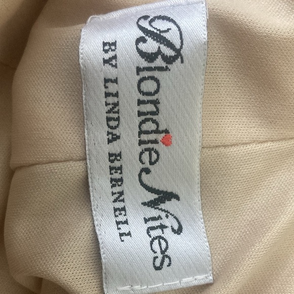 Glam Vintage Gold V neck Gown - Picture 3 of 3